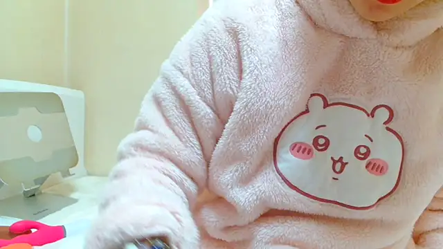 Snapshot of liliyRiSAcha-n chatting on February 14, 4:47 am liliyRiSAcha-n online show from February 14, 4:47 am