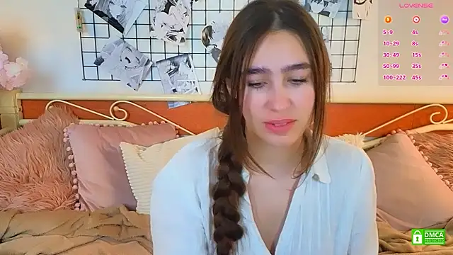 Snapshot of _Eliizabeth_ chatting on May 10, 12:27 am Eliizabeth online show from May 10, 12:27 am