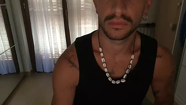 Snapshot of lupopiemontese chatting on June 1, 7:54 am lupopiemontese online show from June 1, 7:54 am