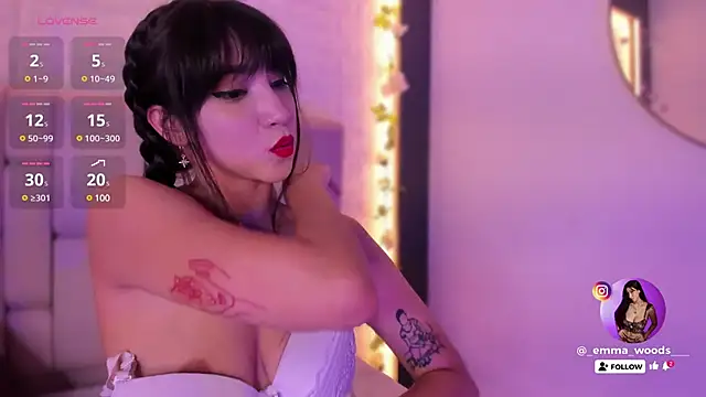 Snapshot of emma_woods_ chatting on December 5, 6:33 pm emma woods  online show from December 5, 6:33 pm