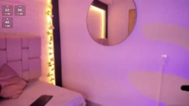 Snapshot of emma_woods_ chatting on December 14, 12:23 pm emma woods  online show from December 14, 12:23 pm