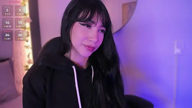 Snapshot of emma_woods_ chatting on December 15, 3:31 pm emma woods  online show from December 15, 3:31 pm