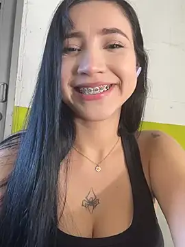 Snapshot of emma_woods_ chatting on January 6, 9:11 pm emma woods  online show from January 6, 9:11 pm