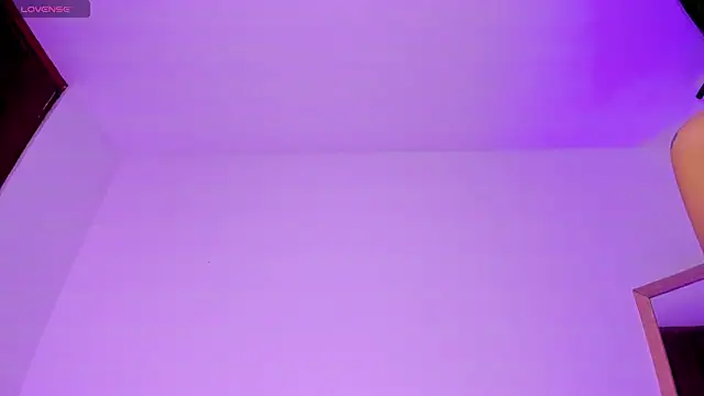 Snapshot of emma_woods_ chatting on March 10, 3:30 pm emma woods  online show from March 10, 3:30 pm