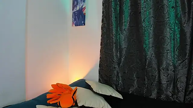 Snapshot of emma_woods_ chatting on September 9, 2:44 am emma woods  online show from September 9, 2:44 am