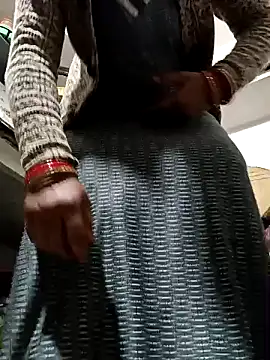 Snapshot of Riyaa-Devi chatting on December 4, 5:11 pm Riyaa-Devi online show from December 4, 5:11 pm