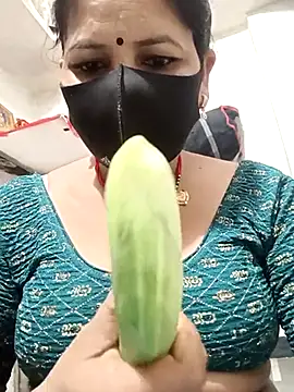 Snapshot of Riyaa-Devi chatting on February 21, 6:04 pm Riyaa-Devi online show from February 21, 6:04 pm