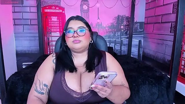 Snapshot of tifanny_bigboobs11 chatting on March 13, 12:01 pm tifanny bigboobs11 online show from March 13, 12:01 pm