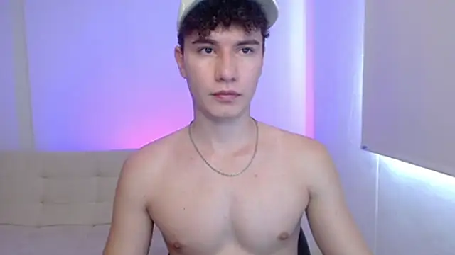 Snapshot of adrian_morelly chatting on May 31, 8:10 pm adrian morelly online show from May 31, 8:10 pm