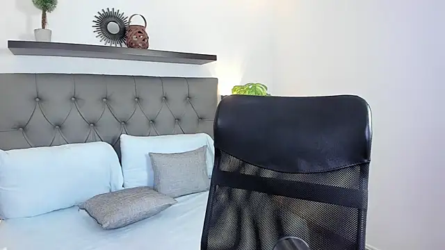 nataly rodri online show from October 4, 1:36 am