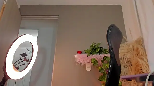 Snapshot of GarciaMilu chatting on April 29, 2:37 am GarciaMilu online show from April 29, 2:37 am