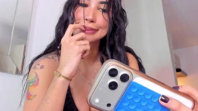 Snapshot of GarciaMilu chatting on May 14, 12:06 am GarciaMilu online show from May 14, 12:06 am