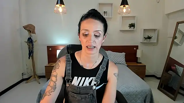 Kristen Garner online show from January 22, 8:06 pm