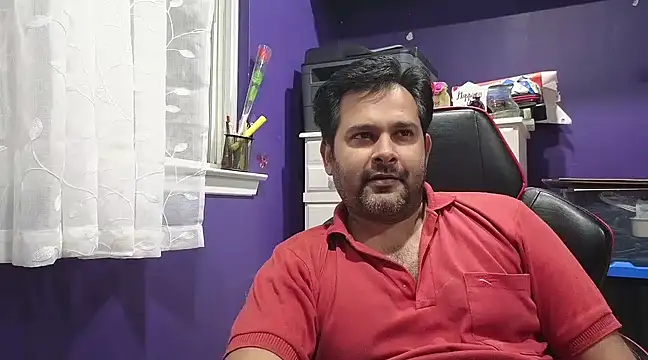 Snapshot of Sakhtlaundaz chatting on December 8, 5:18 am Sakhtlaundaz online show from December 8, 5:18 am