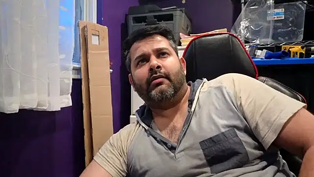 Snapshot of Sakhtlaundaz chatting on May 11, 12:38 am Sakhtlaundaz online show from May 11, 12:38 am