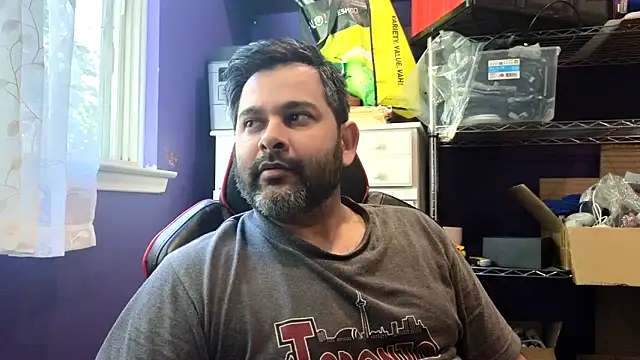Snapshot of Sakhtlaundaz chatting on June 3, 2:33 pm Sakhtlaundaz online show from June 3, 2:33 pm