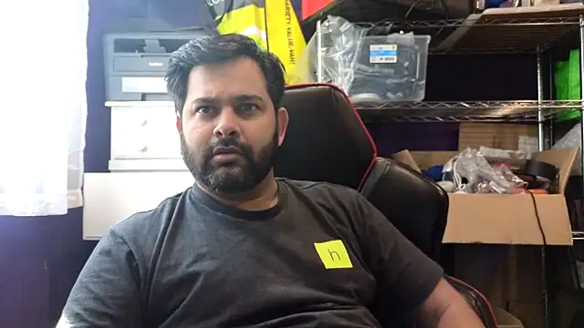 Snapshot of Sakhtlaundaz chatting on June 8, 12:38 pm Sakhtlaundaz online show from June 8, 12:38 pm