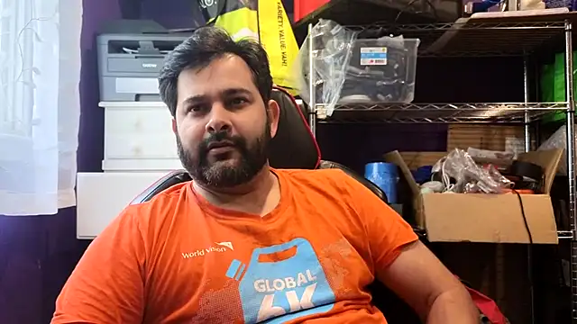 Snapshot of Sakhtlaundaz chatting on June 12, 1:43 pm Sakhtlaundaz online show from June 12, 1:43 pm