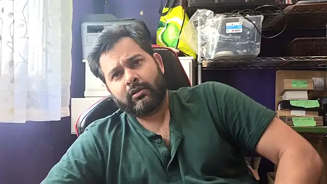 Snapshot of Sakhtlaundaz chatting on June 16, 2:09 pm Sakhtlaundaz online show from June 16, 2:09 pm