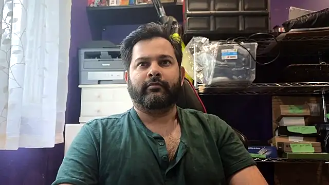 Snapshot of Sakhtlaundaz chatting on June 17, 1:45 pm Sakhtlaundaz online show from June 17, 1:45 pm
