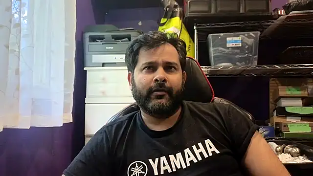 Snapshot of Sakhtlaundaz chatting on June 20, 9:17 pm Sakhtlaundaz online show from June 20, 9:17 pm