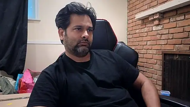 Snapshot of Sakhtlaundaz chatting on July 25, 1:30 pm Sakhtlaundaz online show from July 25, 1:30 pm