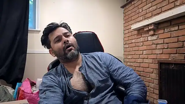 Snapshot of Sakhtlaundaz chatting on July 31, 12:26 pm Sakhtlaundaz online show from July 31, 12:26 pm