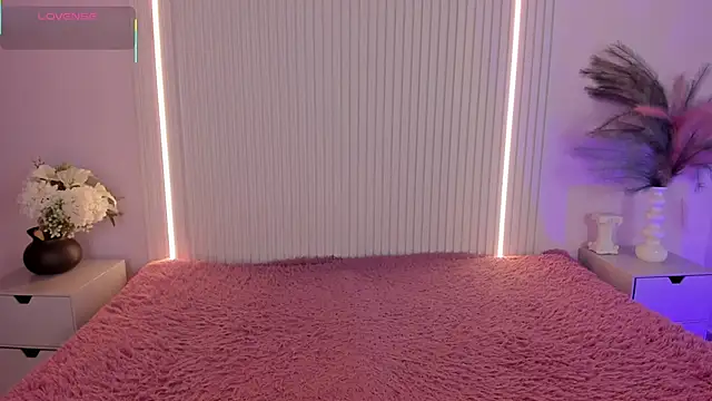 EmilyEvans7 online show from March 7, 9:23 pm