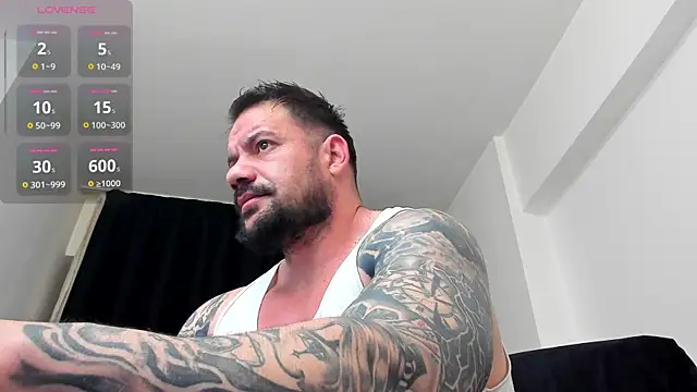Snapshot of musclemonster31 chatting on May 2, 9:09 pm musclemonster31 online show from May 2, 9:09 pm