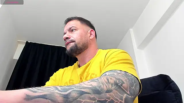 Snapshot of musclemonster31 chatting on May 5, 3:58 am musclemonster31 online show from May 5, 3:58 am