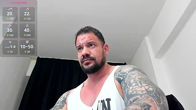 Snapshot of musclemonster31 chatting on May 18, 2:51 am musclemonster31 online show from May 18, 2:51 am