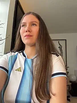 Snapshot of AmelieLaurent_ chatting on June 17, 6:09 pm AmelieLaurent online show from June 17, 6:09 pm