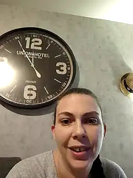 LEAsquirt91 online show from December 8, 10:57 pm