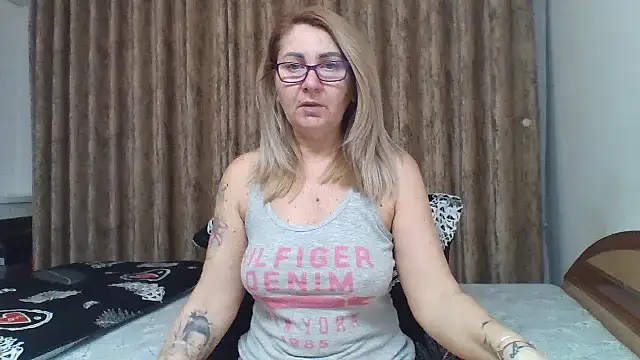 PussyEvely online show from February 18, 4:52 am