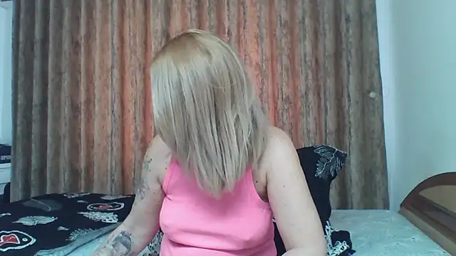 PussyEvely online show from March 19, 7:45 am