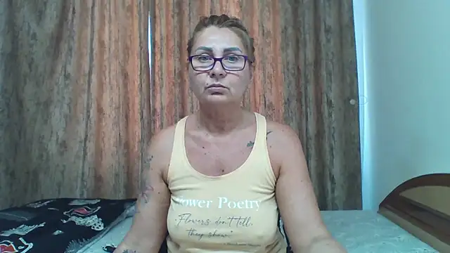 Snapshot of PussyEvely chatting on May 28, 9:06 am PussyEvely online show from May 28, 9:06 am