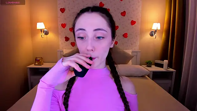 Snapshot of Lexi_Split chatting on February 15, 8:33 am Lexi Split online show from February 15, 8:33 am