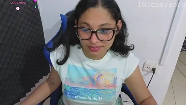 Cuteprincess21 online show from April 12, 12:15 am