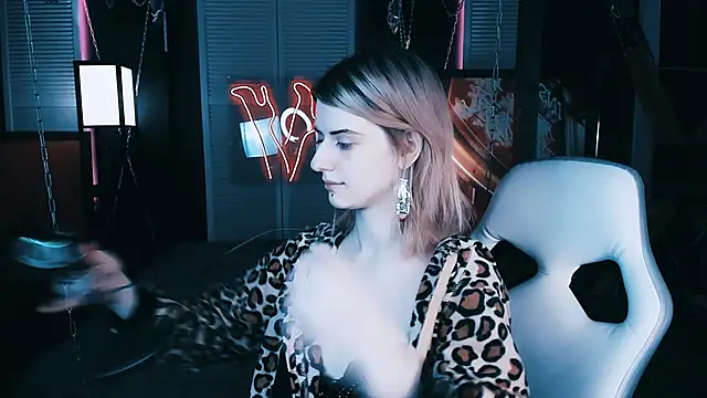 Snapshot of Noah_ElmerX chatting on January 10, 8:15 pm Noah ElmerX online show from January 10, 8:15 pm