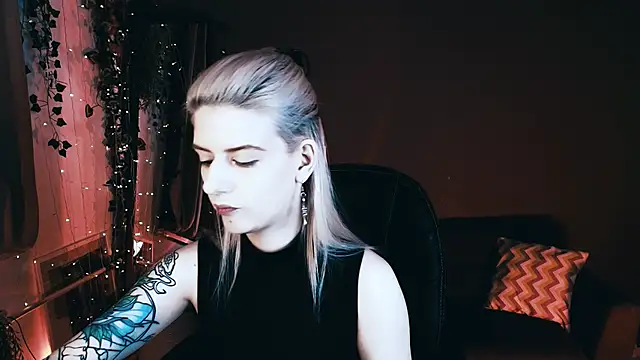 Snapshot of Noah_ElmerX chatting on October 8, 10:29 pm Noah ElmerX online show from October 8, 10:29 pm