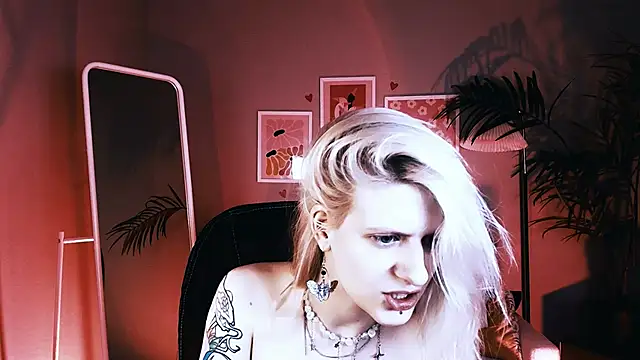 Snapshot of Noah_ElmerX chatting on October 10, 4:50 pm Noah ElmerX online show from October 10, 4:50 pm