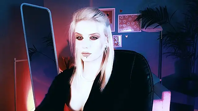 Snapshot of Noah_ElmerX chatting on October 12, 11:42 am Noah ElmerX online show from October 12, 11:42 am