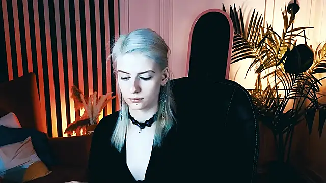 Snapshot of Noah_ElmerX chatting on October 14, 2:18 pm Noah ElmerX online show from October 14, 2:18 pm