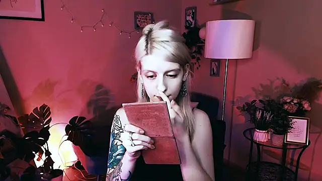 Snapshot of Noah_ElmerX chatting on October 30, 10:43 pm Noah ElmerX online show from October 30, 10:43 pm