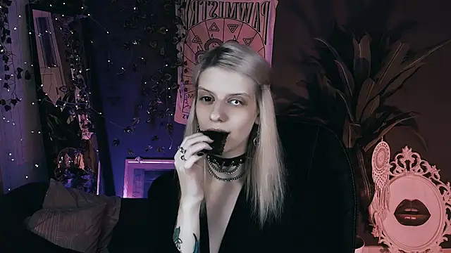 Snapshot of Noah_ElmerX chatting on November 23, 10:09 pm Noah ElmerX online show from November 23, 10:09 pm