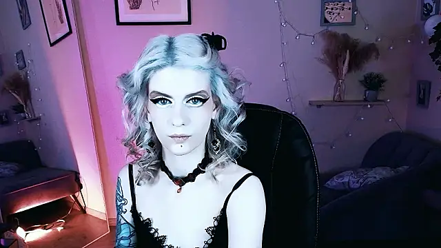 Snapshot of Noah_ElmerX chatting on February 8, 5:11 am Noah ElmerX online show from February 8, 5:11 am