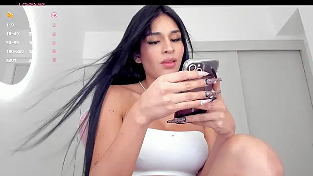 mia yourmommy online show from December 6, 9:35 pm