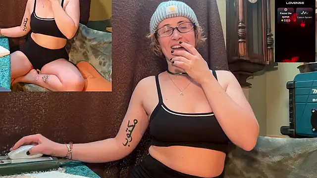 Snapshot of Bellazeebub chatting on February 18, 12:56 pm Bellazeebub online show from February 18, 12:56 pm