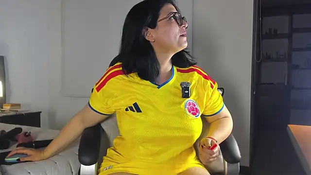 adriana71 online show from March 27, 1:11 am