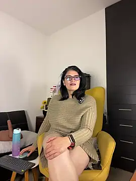 Snapshot of adriana71 chatting on May 26, 3:57 am adriana71 online show from May 26, 3:57 am